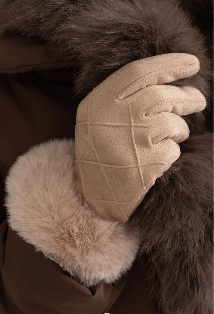 Suede Quilted Gloves With Fur - Beige