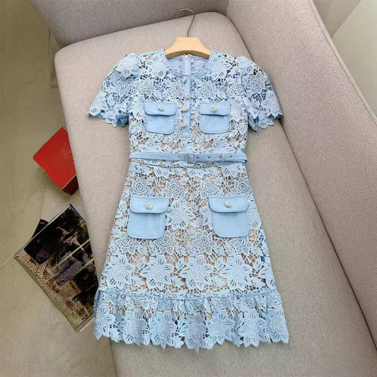 Königliches Kleid im Taille Mille-Stil