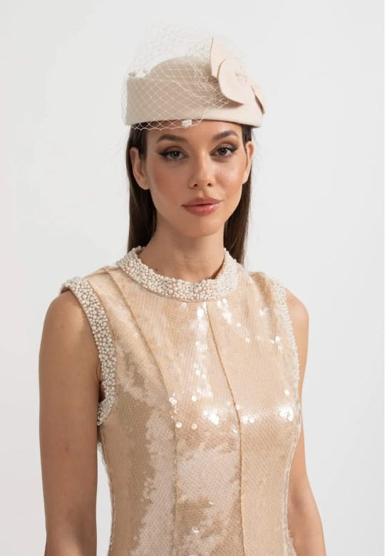 Elegant Hat With Delicate Netting And Decorative Bow Applique - Beige
