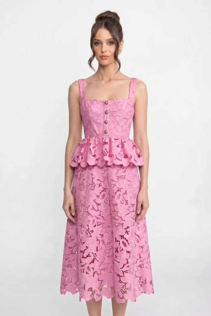 Sleeveless Lace Peplum Dress With Midi Skirt And Golden Buttons - Pink