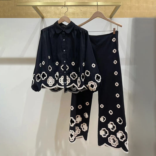 Pantalon et chemise à fleurs