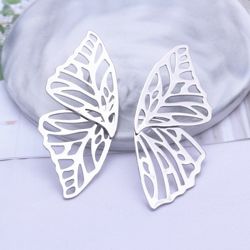 Short hollow butterfly wings shape stud earrings