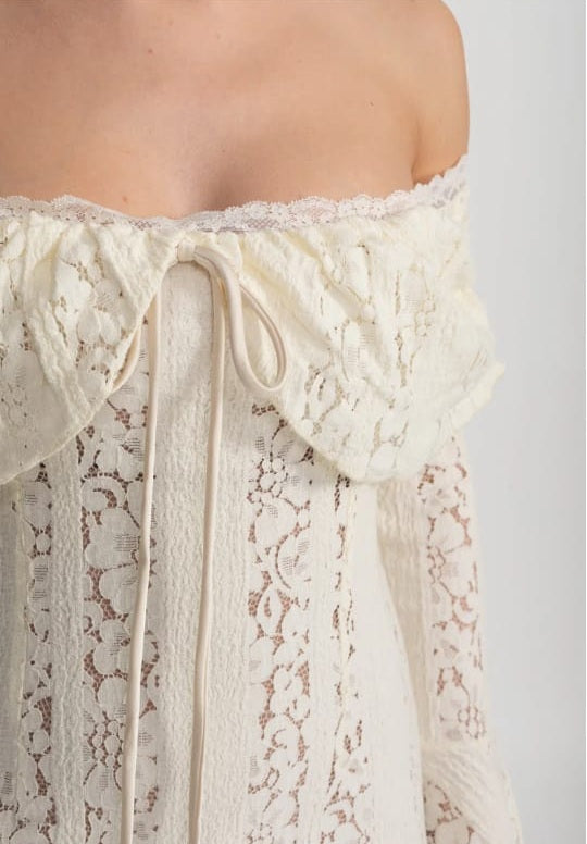 Elegant Off-Shoulder Lace Gown With Long Flared Sleeves - Ivoire