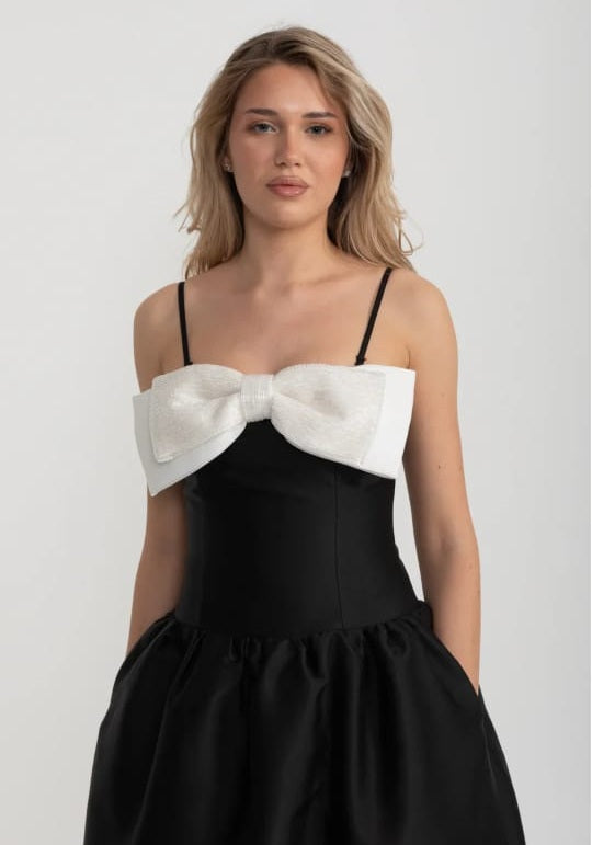 Montiertes ärmelloses Minikleid mit prominenten großen weißen Bogen - schwarz