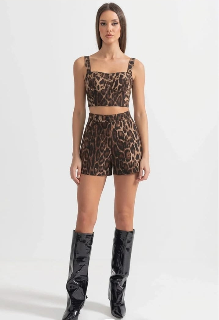 Leopard Print Crop Top and Tailored Shorts Set with Wide Straps – Brown