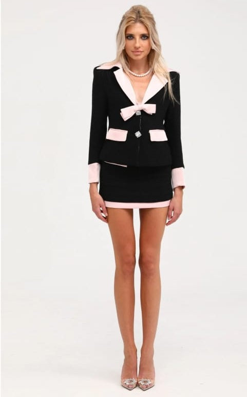 ENSEMBLE DE VESTS ET DE JUPT UAINE BLACK