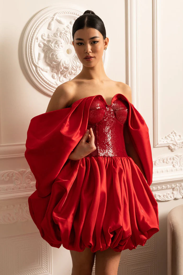 Off -Shoulder -Kleid mit voluminösem Rock und fließenden Ärmeln - rot