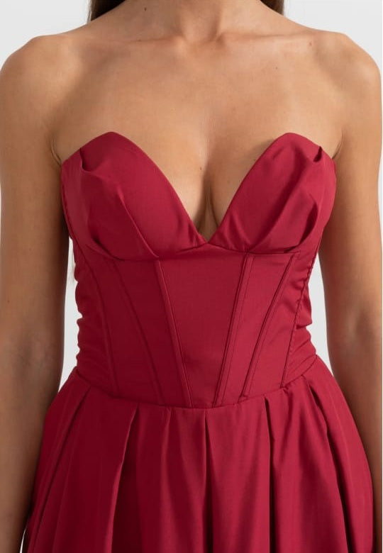Sophisticated Strapless Midi Dress with Fitted Bodice - Burgundy