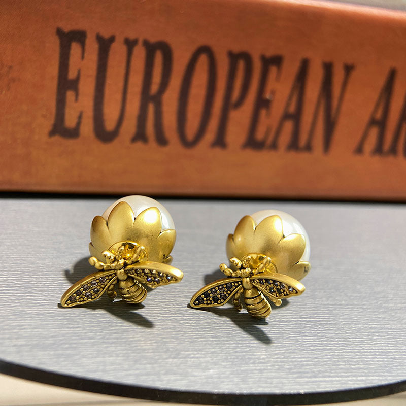 Bee pearl stud earrings