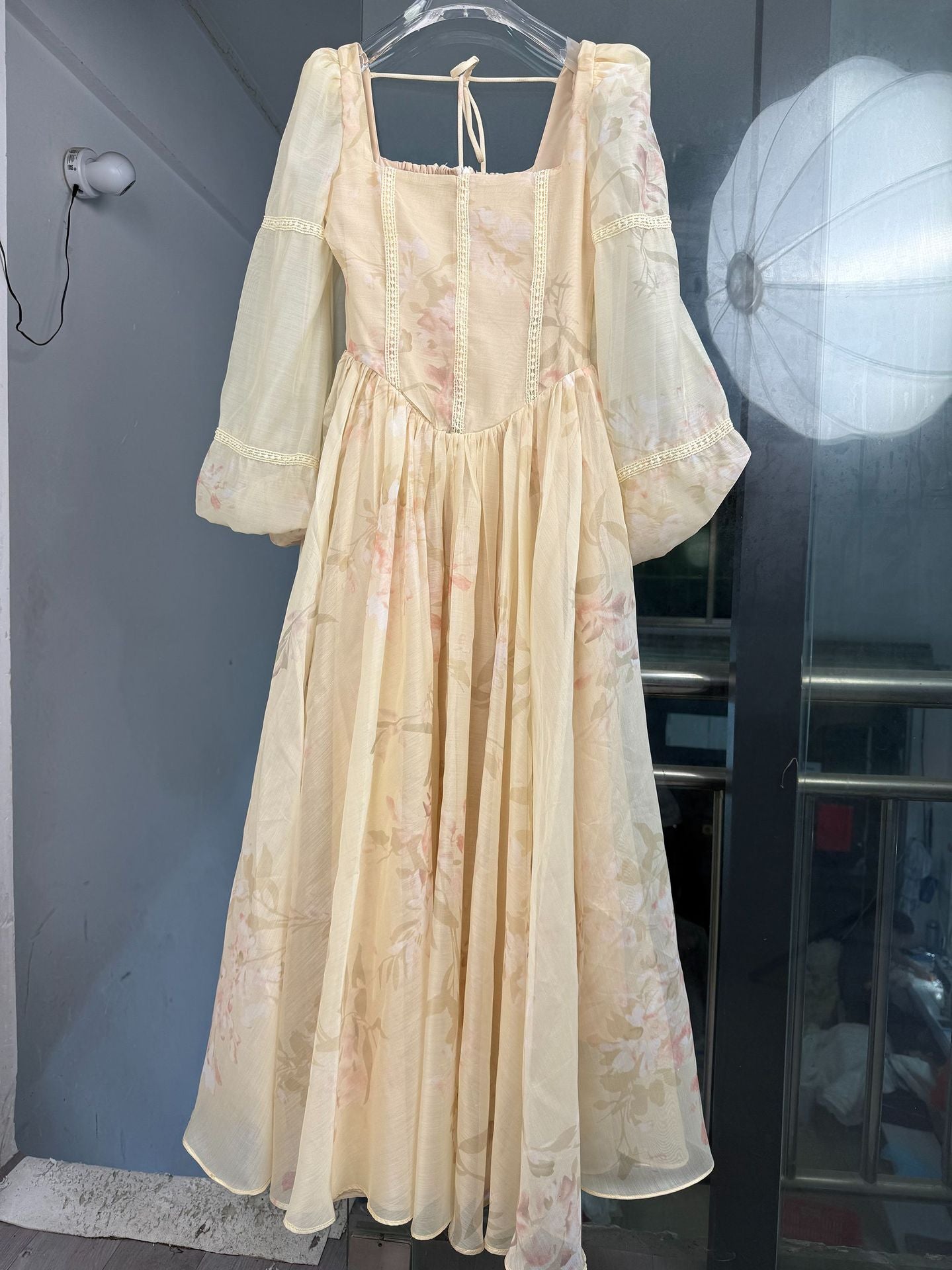 Taille Cinched French Midi Kleid