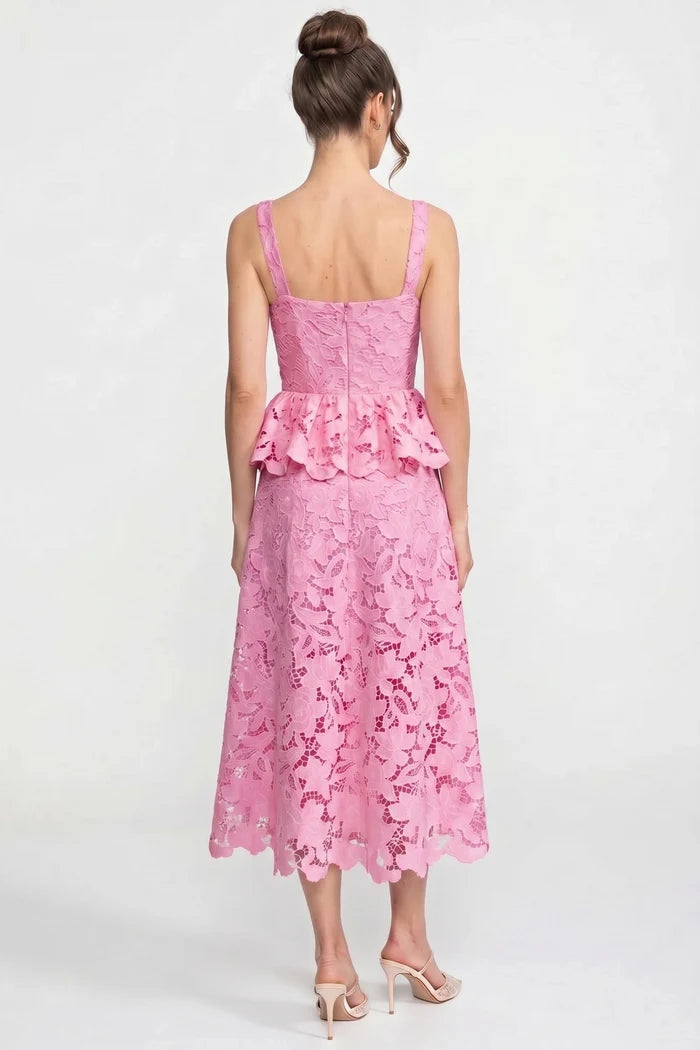 Sleeveless Lace Peplum Dress With Midi Skirt And Golden Buttons - Pink