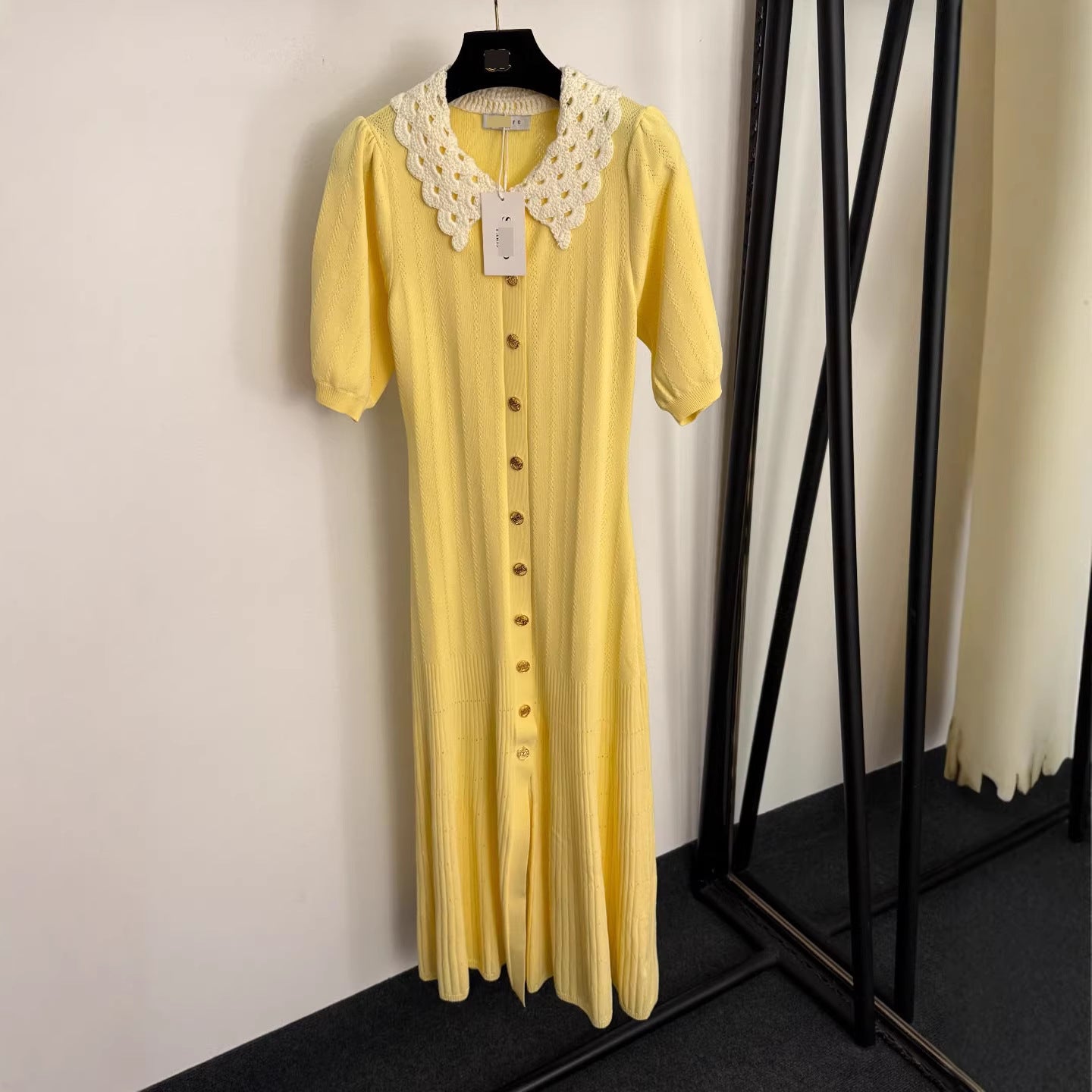 cut-out lace collar puff sleeve dress