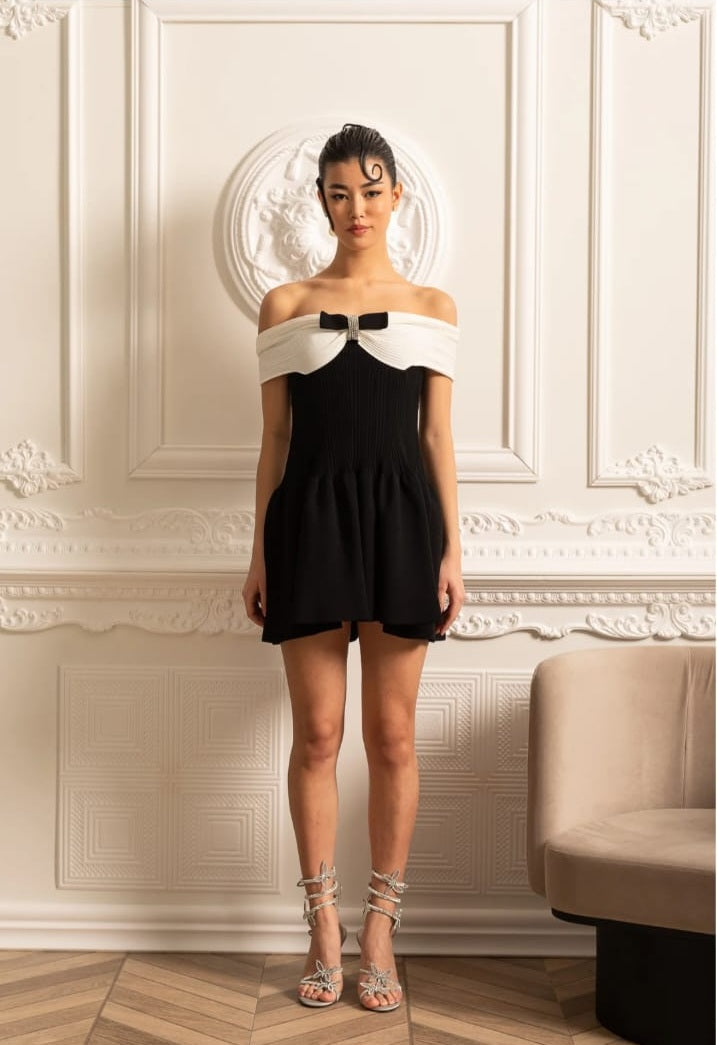 Elegantes Off -Shoulder -Mini -Kleid mit kontrastierenden Bustier und Bug - Schwarz