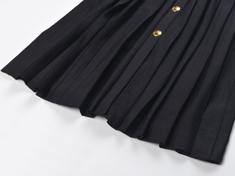 Hepburn style single-breasted dress 2023 summer new V-neck short sleeve black waist slim knit skirt