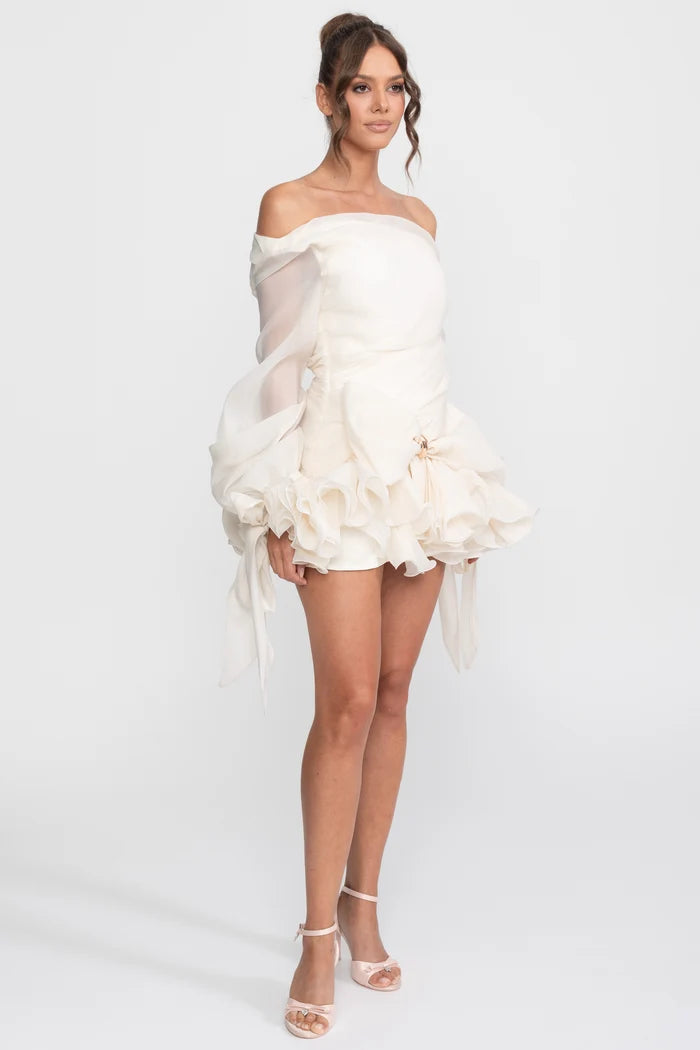 Off-Shoulder Bow Ruffle Mini Dress With Gold Buckle - Ivoire