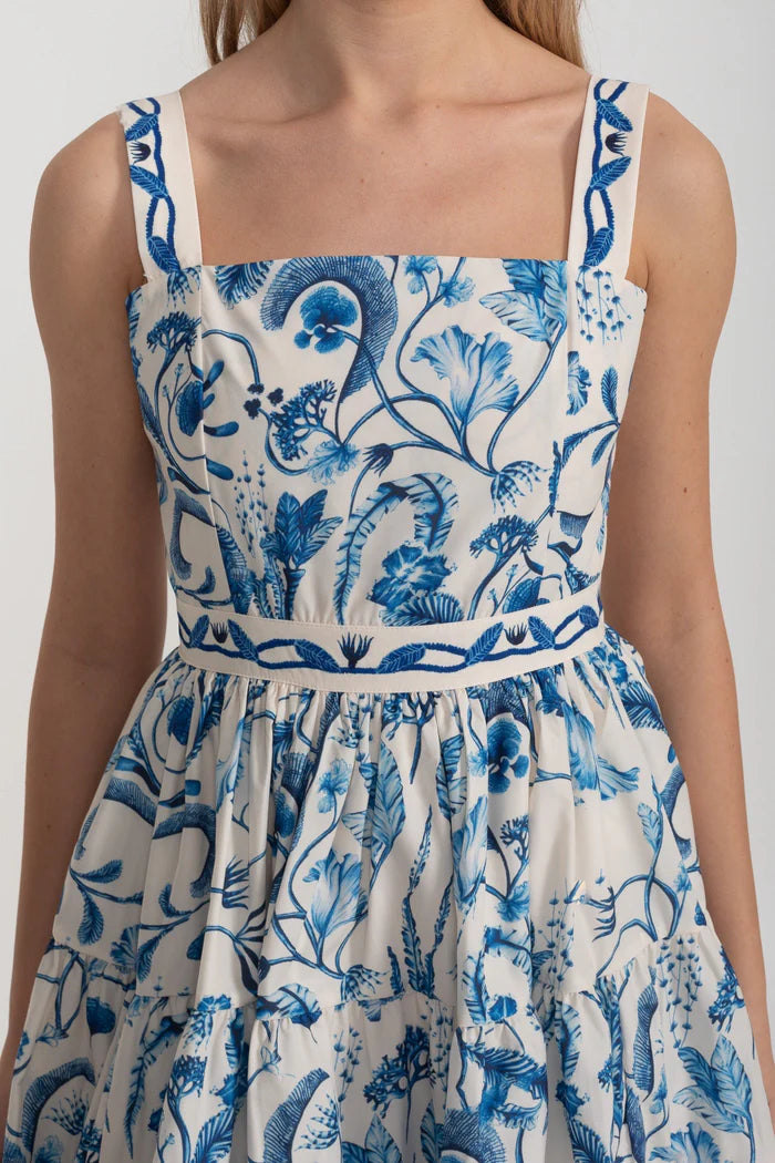 Minimiertes Mini -Kleid mit blauem Blumen- und Paisley -Muster - Weiß