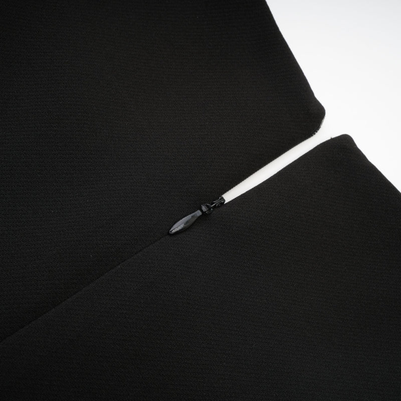 Robe découpée noire de la médée