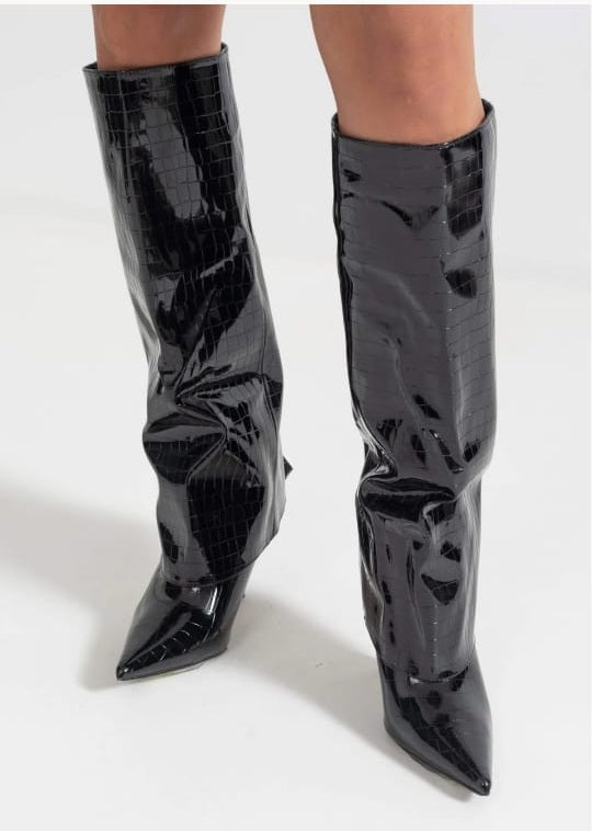 Knee-High Alligator Skin Pattern Pointed Boots - Black