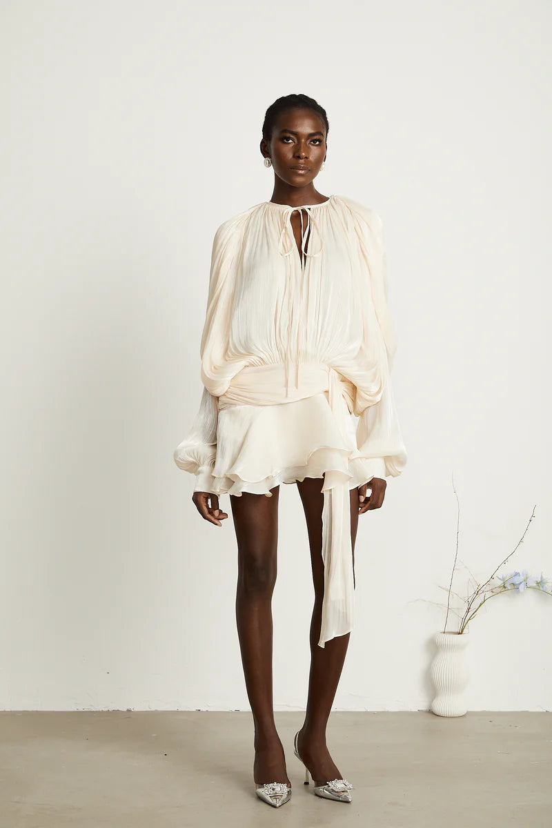Eugénie Mini robe à volants entièrement plée en neutres