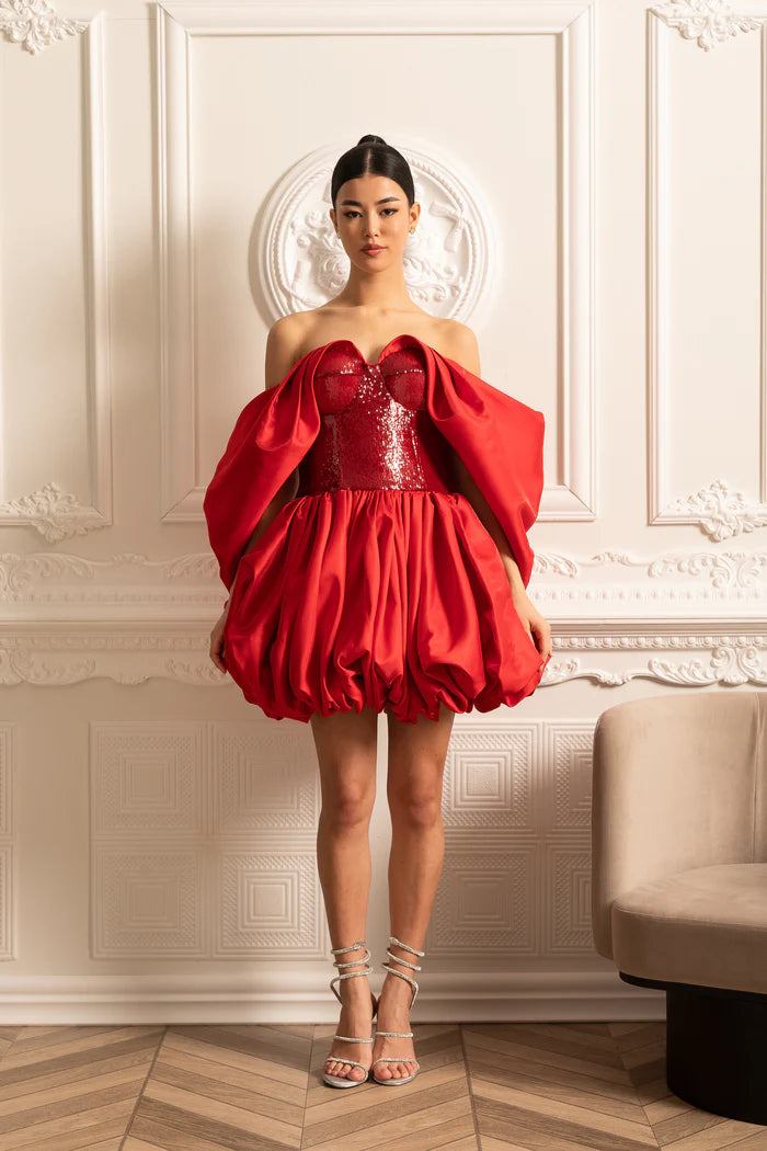 Off -Shoulder -Kleid mit voluminösem Rock und fließenden Ärmeln - rot