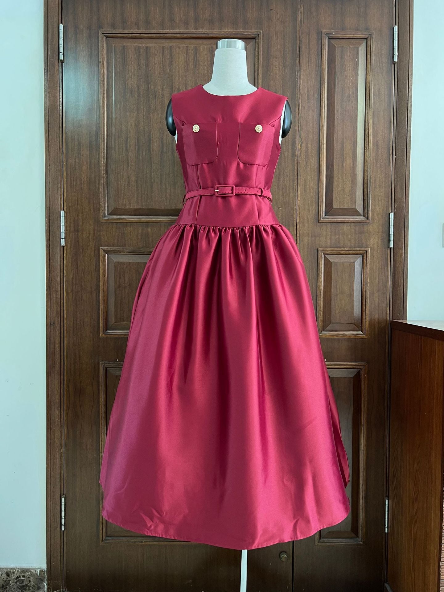 crew neck button pocket waist slimming dress
