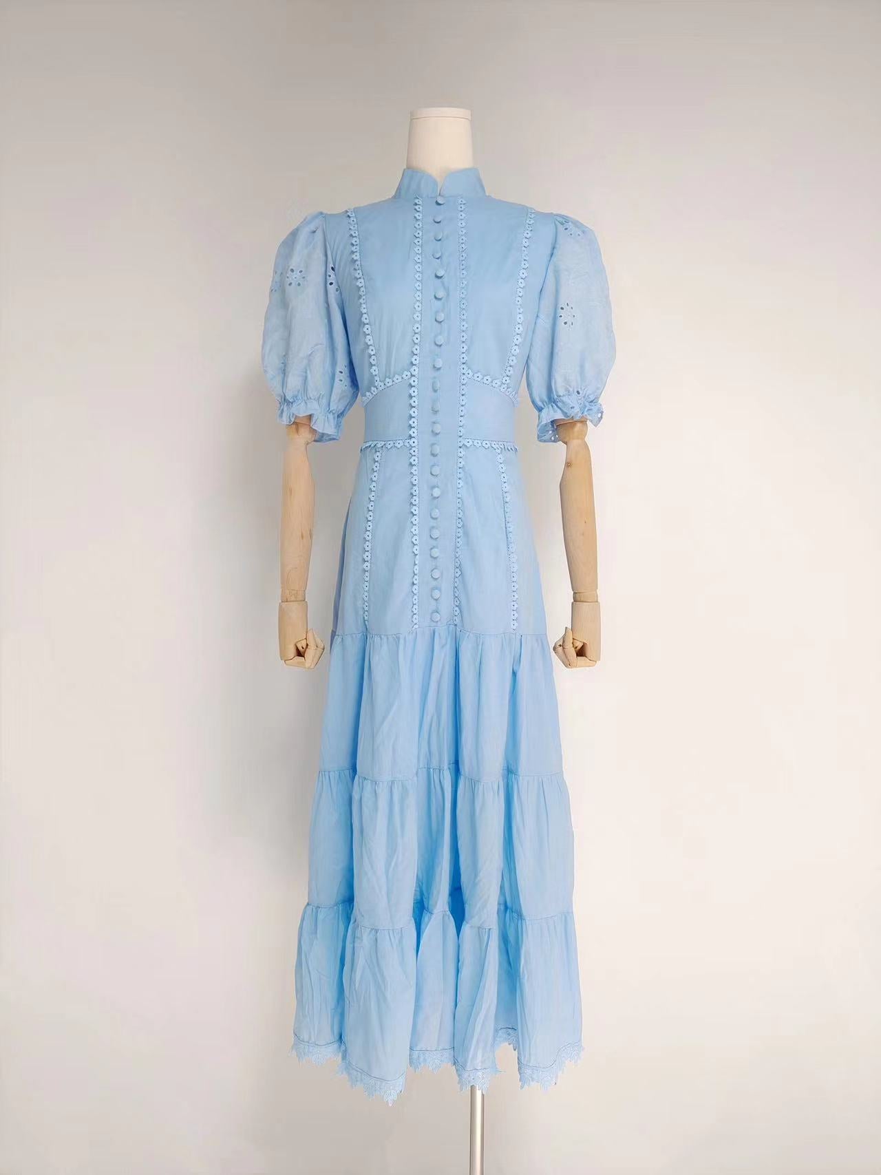 Stand-up collar single-breasted dress