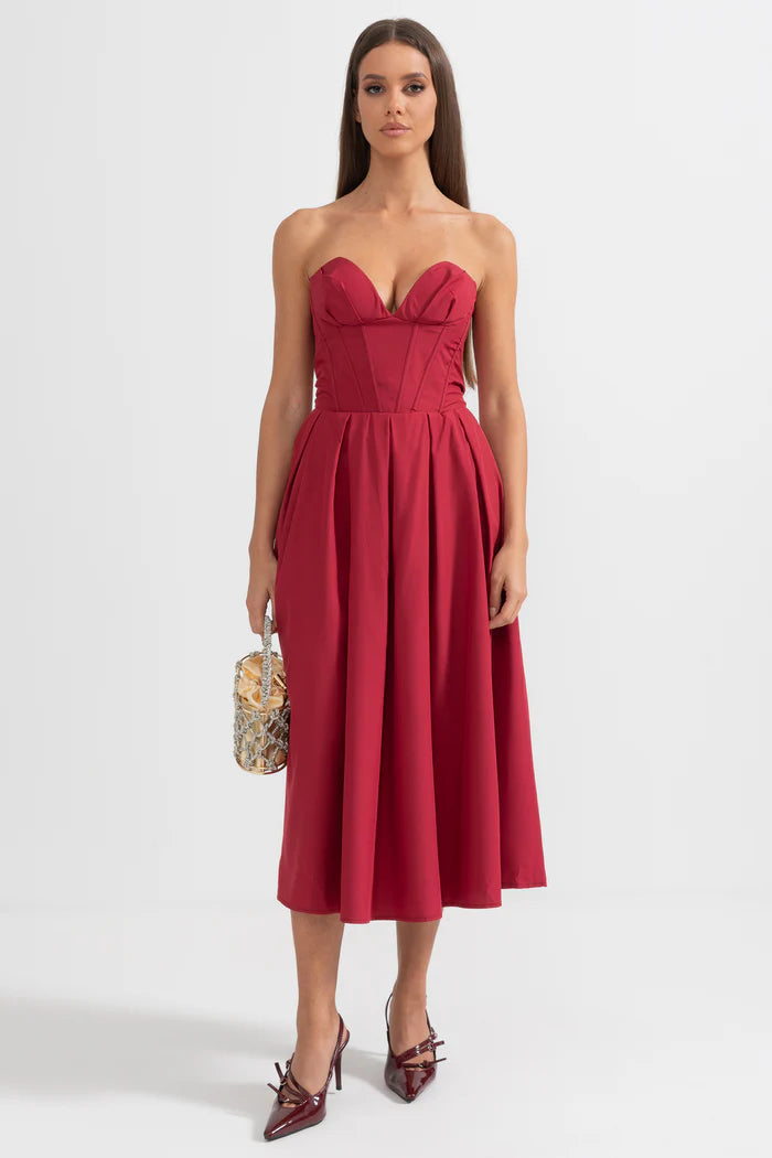 Sophisticated Strapless Midi Dress with Fitted Bodice