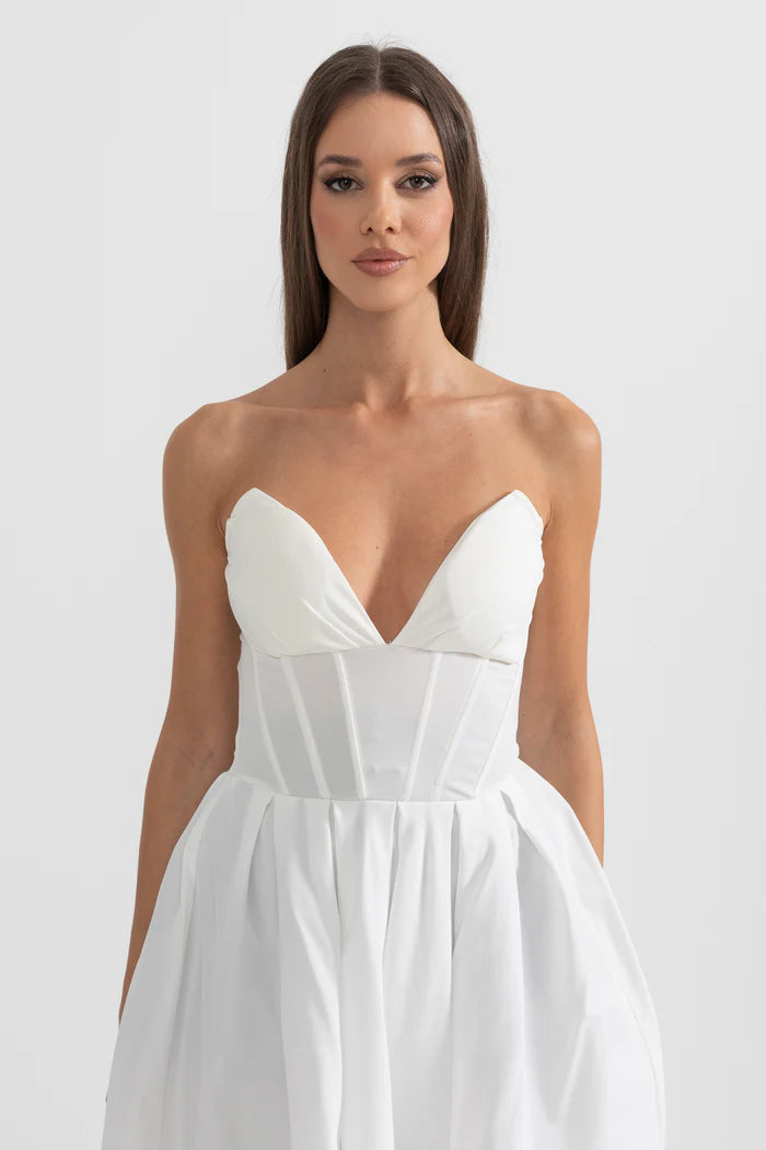 Sophisticated Strapless Midi Dress with Fitted Bodice