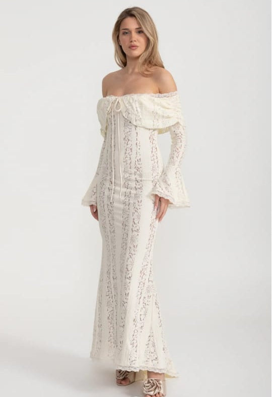 Elegant Off-Shoulder Lace Gown With Long Flared Sleeves - Ivoire