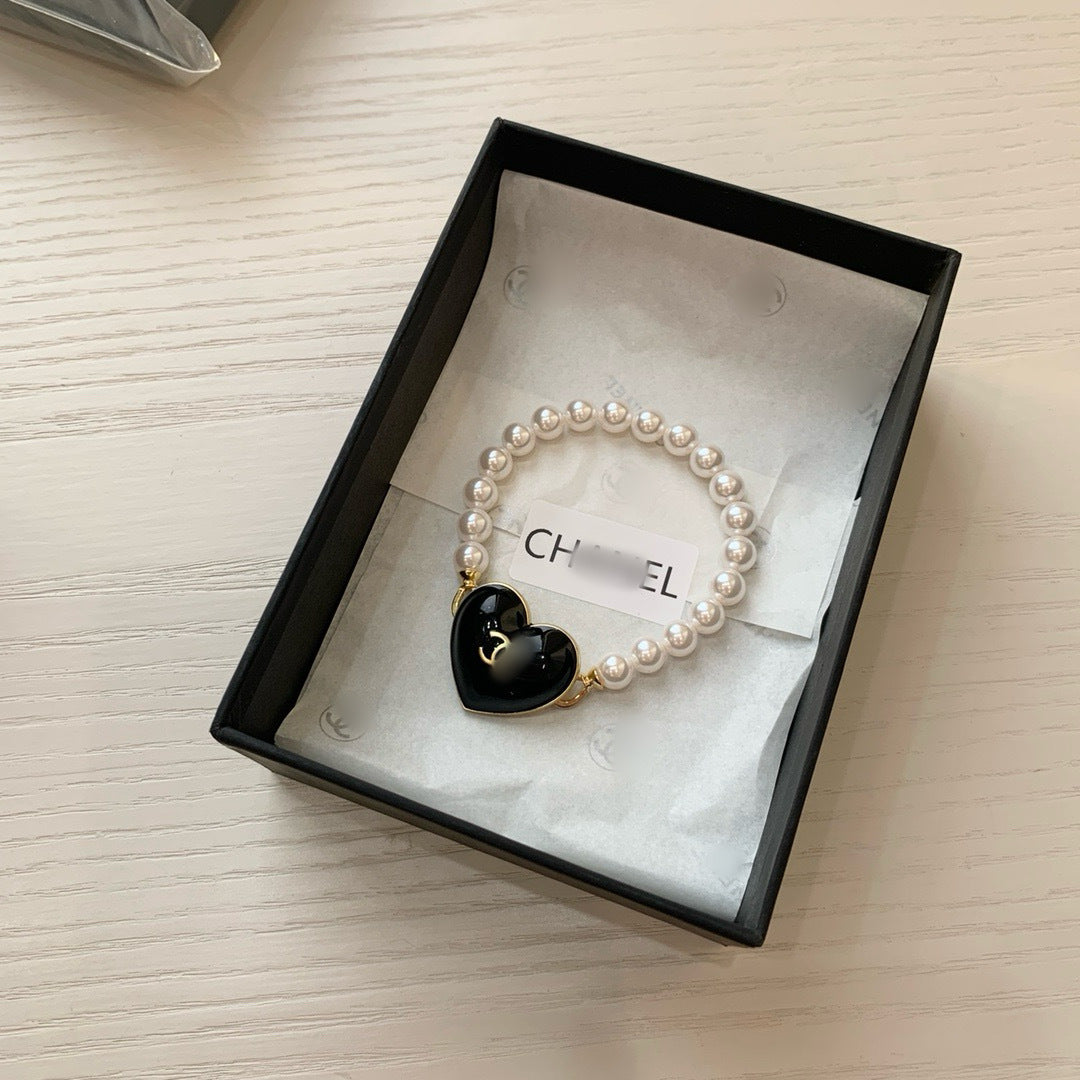 Pearl bracelet with gift box