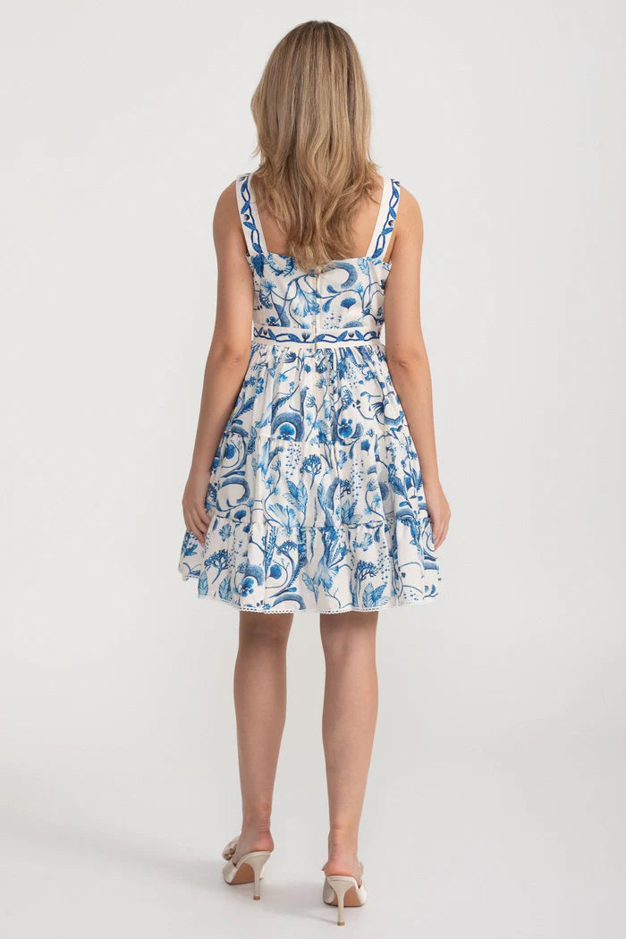 Minimiertes Mini -Kleid mit blauem Blumen- und Paisley -Muster - Weiß