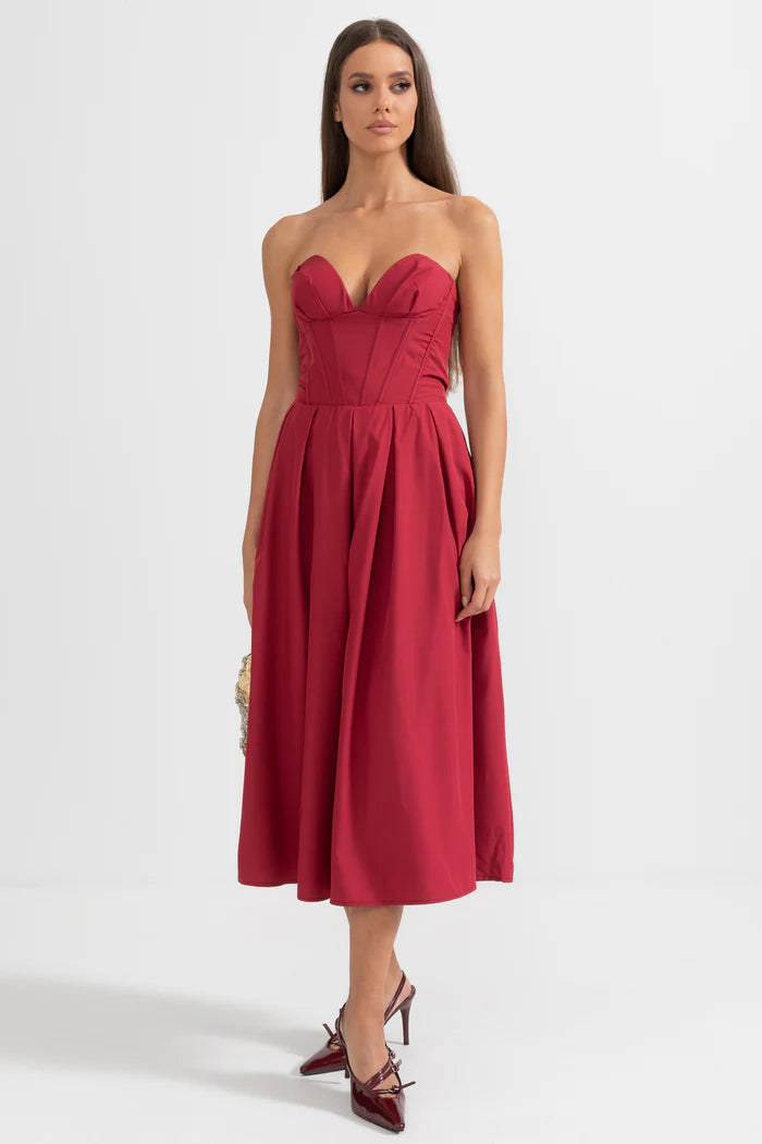 Sophisticated Strapless Midi Dress with Fitted Bodice