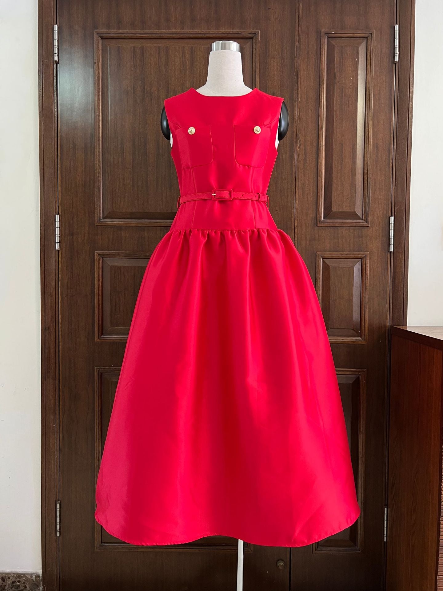 crew neck button pocket waist slimming dress