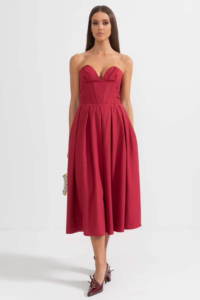 Sophisticated Strapless Midi Dress with Fitted Bodice