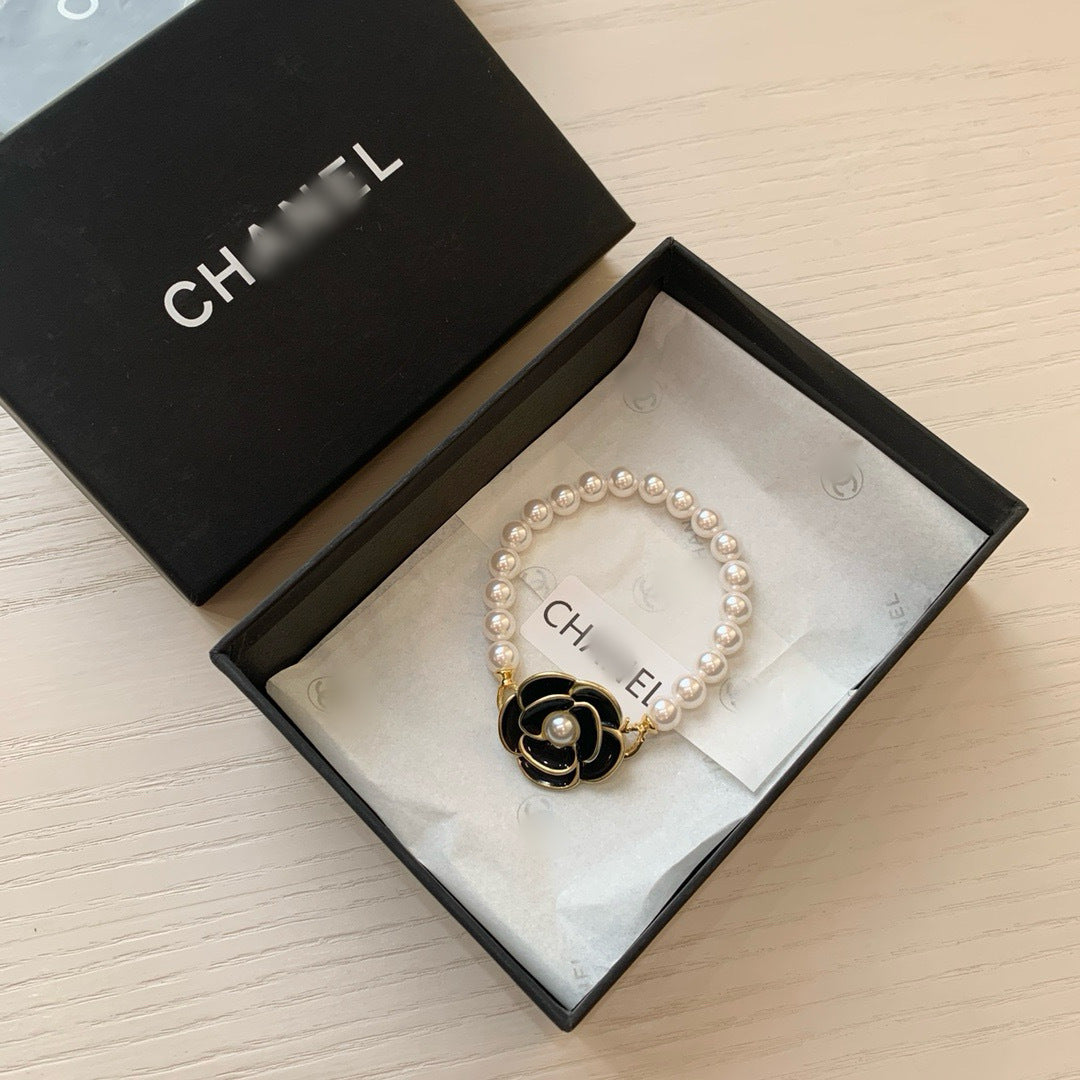 Pearl bracelet with gift box