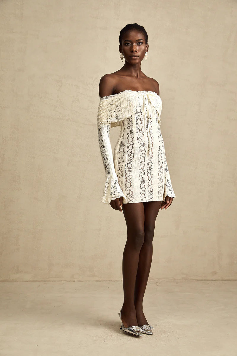 Émeline en dentelle florale mini-robe à boucles à bouffée en neutres