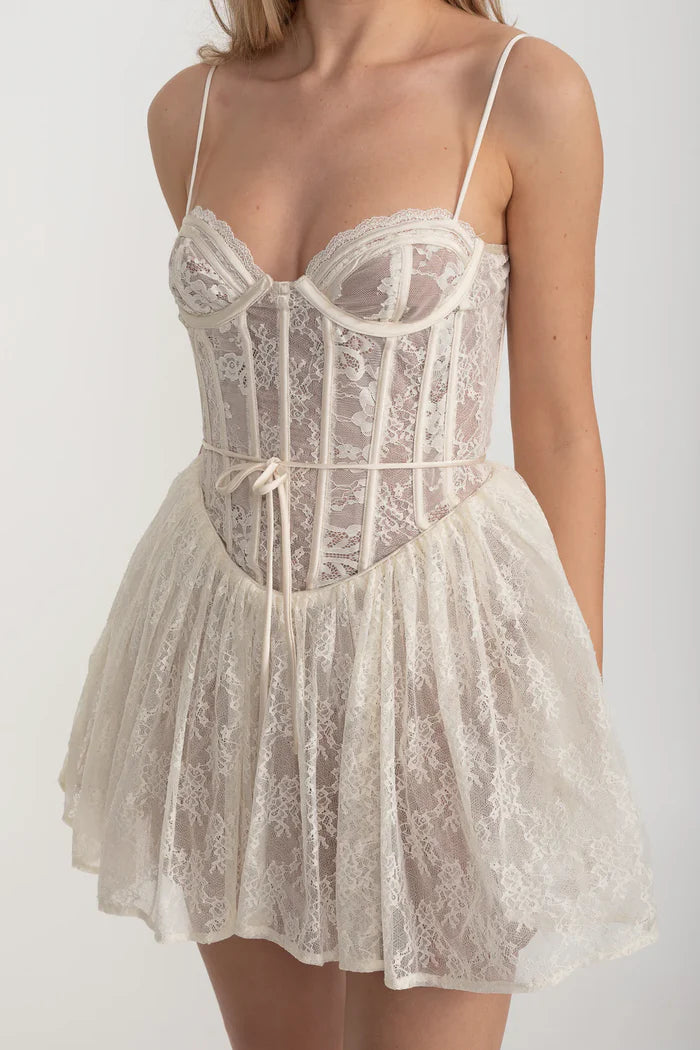 Elegant Lace Strapless Dress With Fitted Bodice And Flared Skirt - White