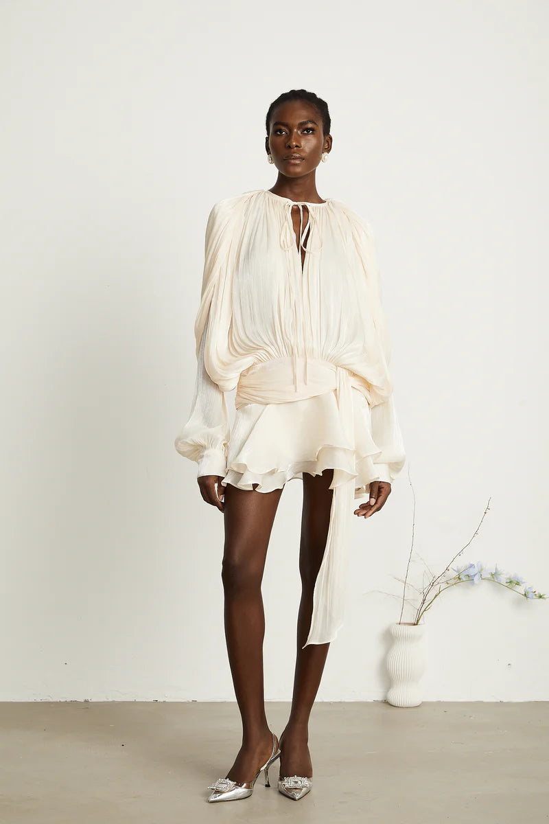 Eugénie Mini robe à volants entièrement plée en neutres