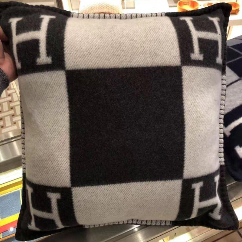 Herme wool pillow