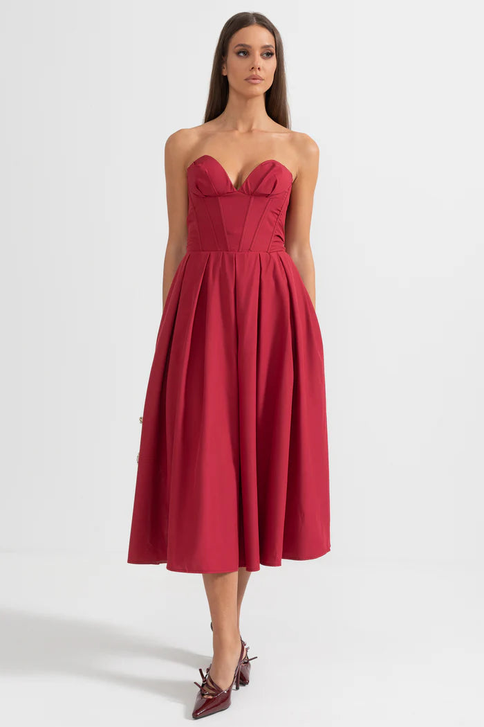 Sophisticated Strapless Midi Dress with Fitted Bodice