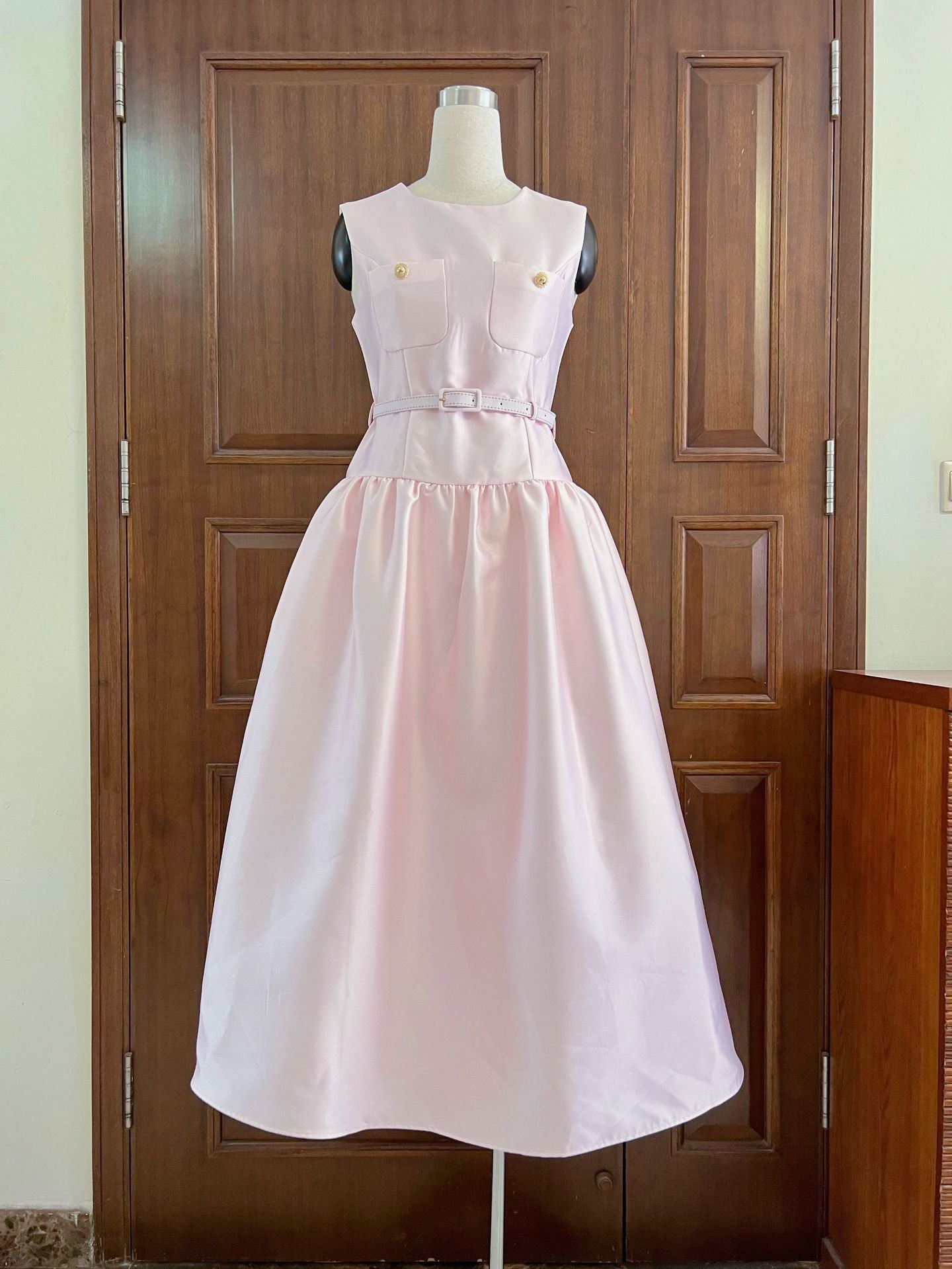 crew neck button pocket waist slimming dress