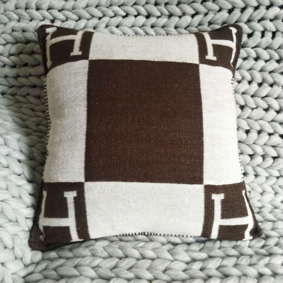 Herme wool pillow