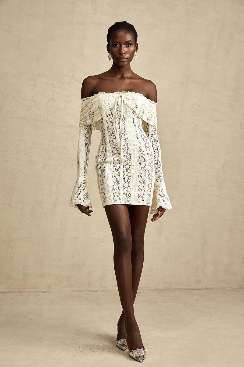 Émeline en dentelle florale mini-robe à boucles à bouffée en neutres