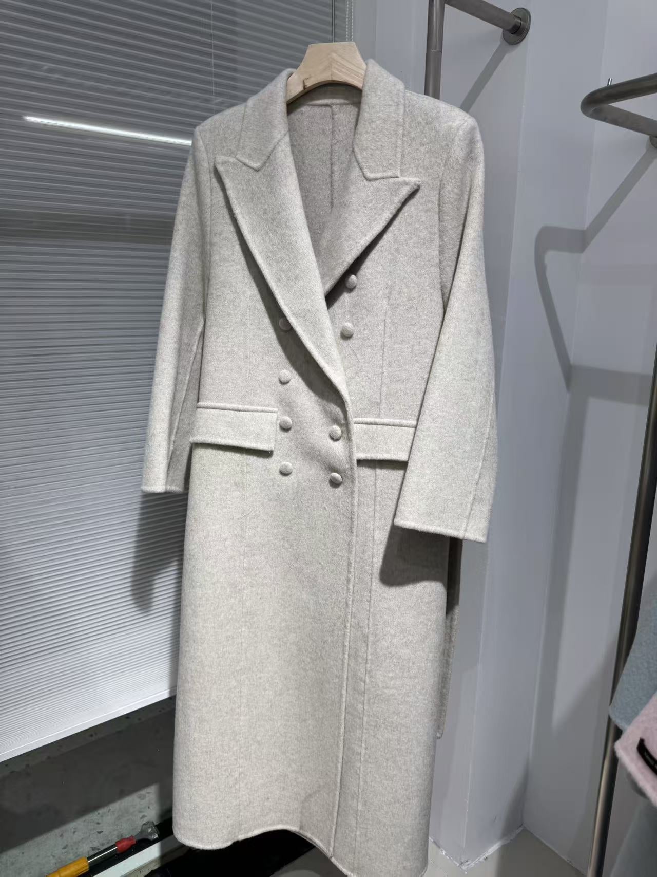Double-faced cashmere mid-length coat
