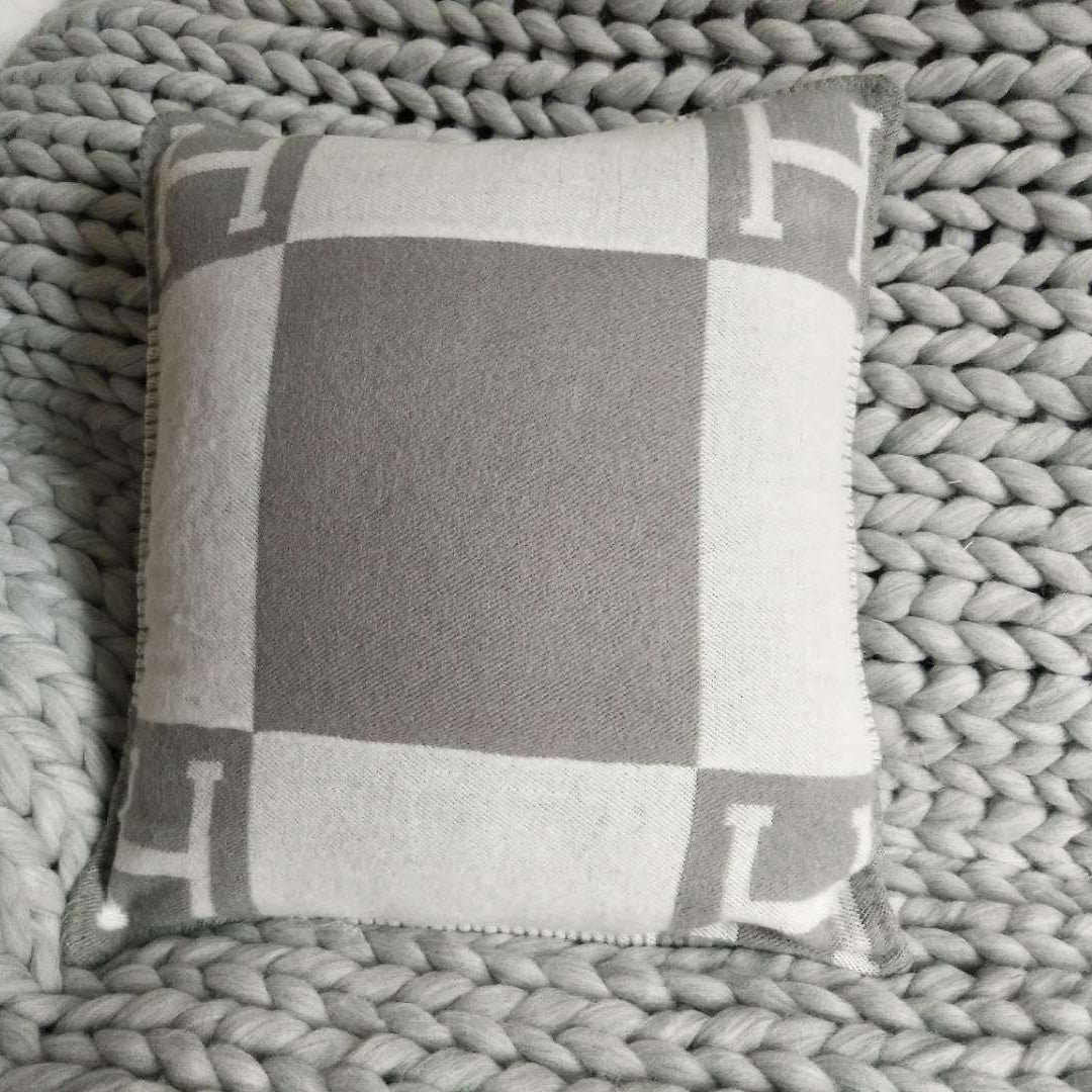 Herme wool pillow