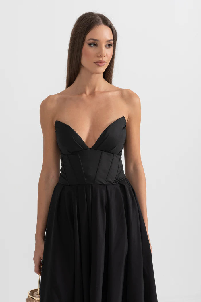 Sophisticated Strapless Midi Dress with Fitted Bodice