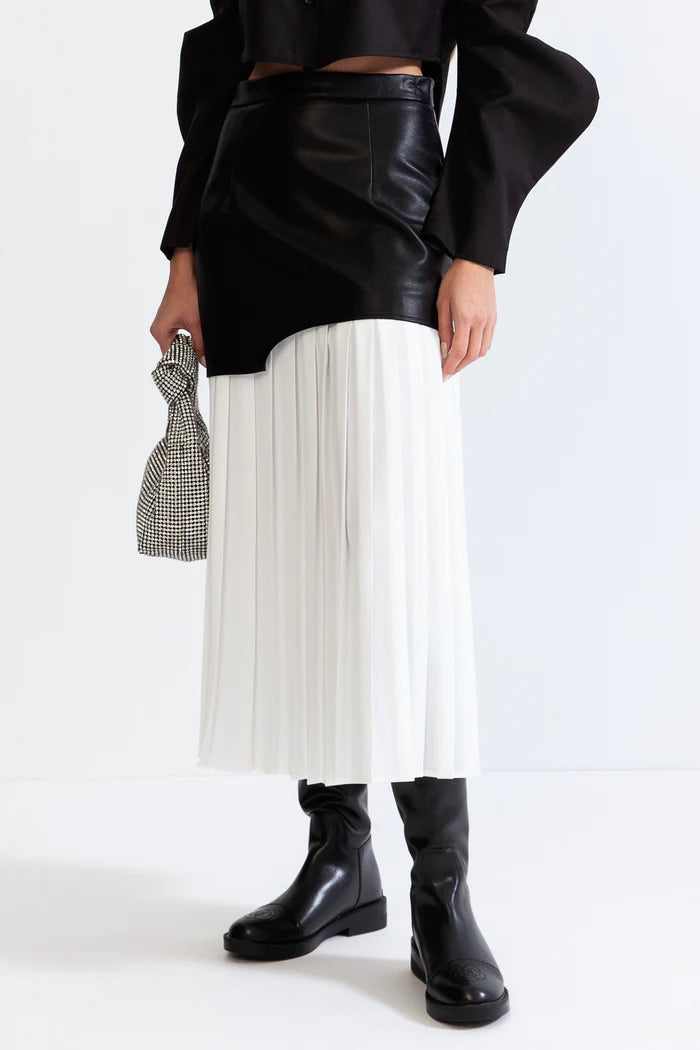 PLEATED MIDI SKIRT WITH LEATHER EFFECT - B&W